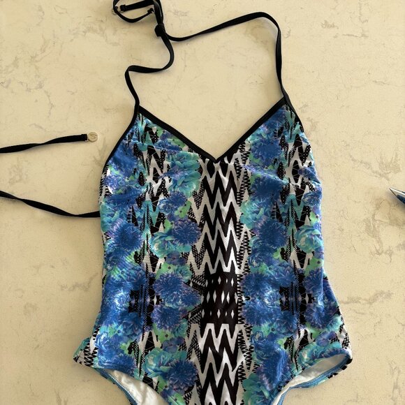 MinkPink One Piece Bathing Suit - Size Small - NWT - Picture 6 of 8